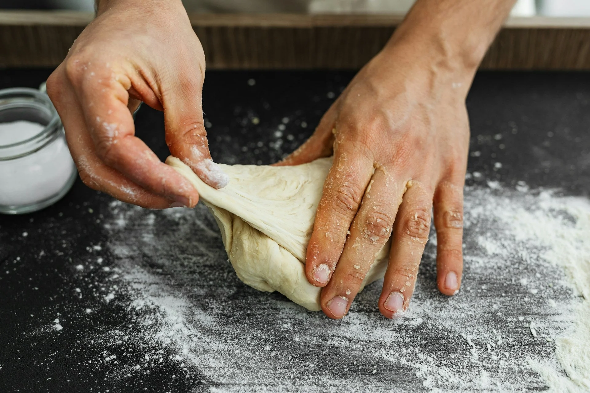 반죽 단계에서 흔히 발생하는 실수와 식감 영향